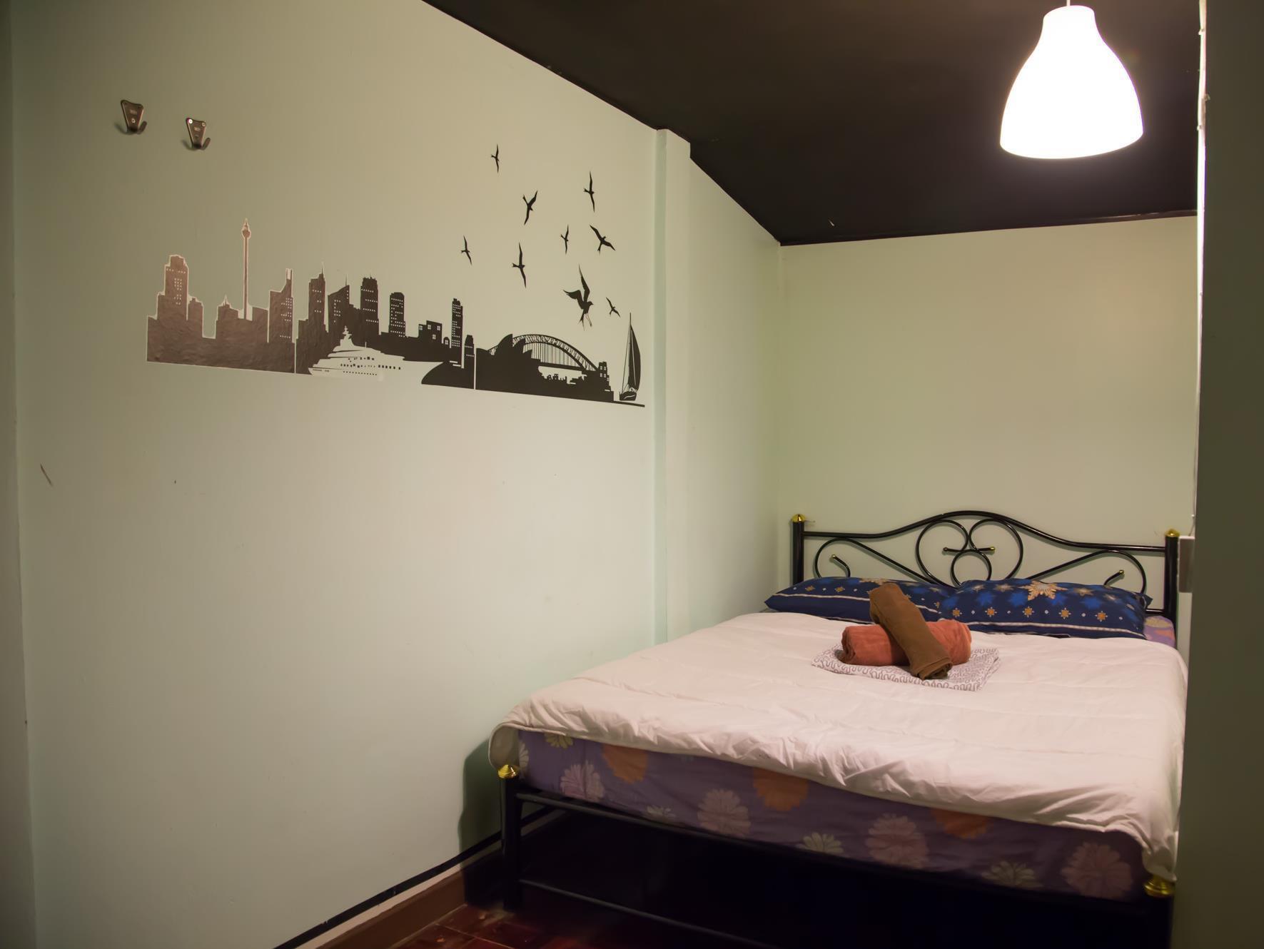 Wacky Fun Party Hostel バンコク都 エクステリア 写真